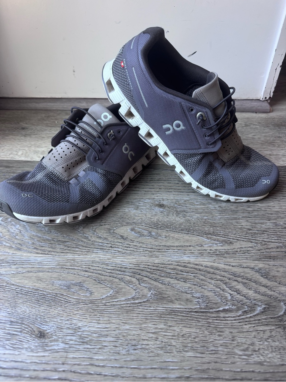 On Running Men's Gray and White Cloudflow Sneakers